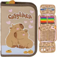 Ilustracja produktu Derform Piórnik Dwuklapkowy z Wyposażeniem Kapibara PWJKB10