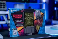 6. Zestaw Stojak na Telefon + 3x Płytki Digiplates Stranger Things