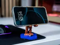 9. Stojak na Słuchawki / Telefon: Five Nights at Freddy's - Freddy