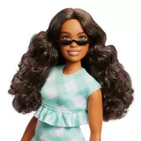 6. Mattel Barbie Fashionistas Lalka Sukienka Zielona Kratka HYT96