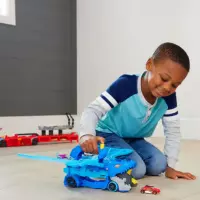 6. Mattel Hot Wheels City Transporter Podwójny Smok Zestaw 2w1 2 Samochody JBM72