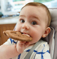 2. Fisher Price Gryzaczek Precel GMR21