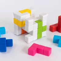 4. Smart Games Plug & Play Puzzler (Gift Box)