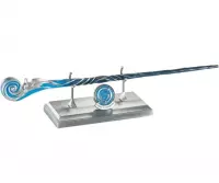 1. Harry Potter Różdżka Celebracyjna Patronusa z Podstawką do Ekspozycji