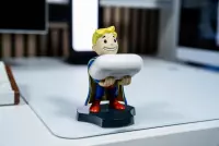 10. Stojak Fallout: Toughness Vault Boy