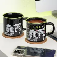 6. Kubek Termoaktywny Gwiezdne Wojny - Mandalorianin i Grogu