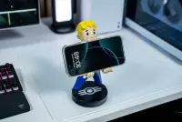 7. Stojak Fallout Vault Boy