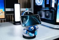 7. Stojak Astro Bot