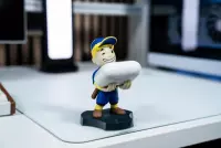 10. Stojak Fallout: Big League Vault Boy